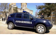 O mașină a Jandarmeriei a căzut cu totul, într-un șanț din București