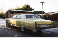 Vechea mașină a lui Elvis, scoasă la vânzare pe internet