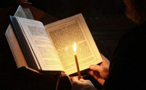 VIDEO Așa ceva nu s-a mai văzut în ortodoxie: Momentul în care ÎPS Teodosie iese din carantină chiar în timpul slujbei