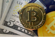 Bitcoin și alte criptomonede se prăbușesc, pe fondul tensiunilor din Estul Europei