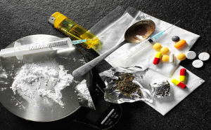 Descinderi la traficanţii de droguri din Maramureş. S-au confiscat 25 de grame de cocaină, peste 7 kilograme de canabis și 410 pastile ecstasy