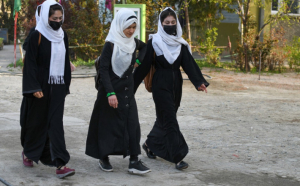 Școlile secrete pentru fete din Afganistan, o nouă sfidare la adresa talibanilor. „Știm de amenințări, dar educația merită orice risc”