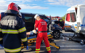 Accident grav la Arad. 14 persoane au fost rănite