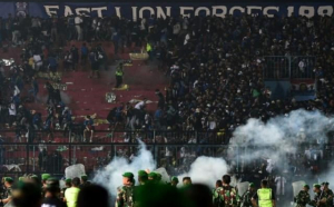Busculadă pe un stadion din Indonezia - 32 de copii au murit