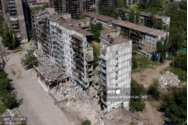 Ocupanţii ruşi vor să demoleze 950 de blocuri din Mariupol