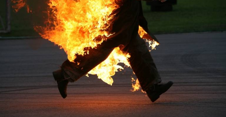 Un bărbat din Neamț și-a dat foc cu benzină
