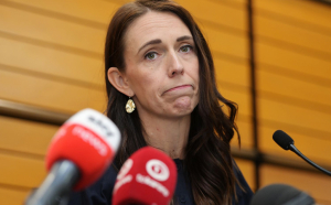 Premierul din Noua Zeelandă a anunţat că îşi va prezenta demisia
