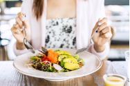 4 obiceiuri alimentare prin care poți să reduci inflamația din organism, potrivit nutriționiștilor