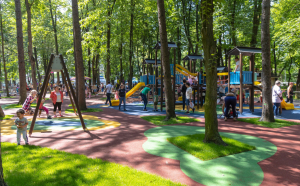 Parc de joacă pentru copiii cu dizabilităţi, inaugurat în Copou