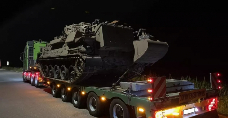 Un șofer român de TIR a fost prins în Germania când transporta ilegal un tanc spre România