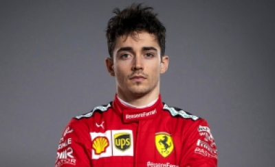 Casca purtată de Charles Leclerc la Marele Premiu de Formula 1 de la Monaco a fost vândută cu o sumă record