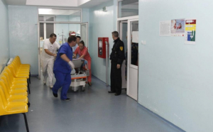 Protest la Spitalul Județean Botoșani. 300 de cadre medicale au ieșit în stradă