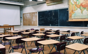 Directorii de școli ar putea fi obligați să predea la ore