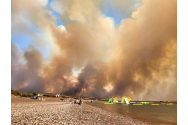Mare parte din insula Rodos arde