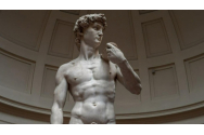 Profesoara concediată din cauza sculpturii David de Michelangelo, invitată la Florenţa. 