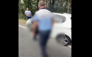 Mașină furată de față cu proprietara, în parcarea de la Mall Băneasa / Autoturismul a fost oprit de polițiști în Ciolpani