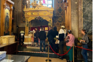 Curiozități și credință la racla Sfintei Prascheva. Mii de pelerini sosesc deja la Iași