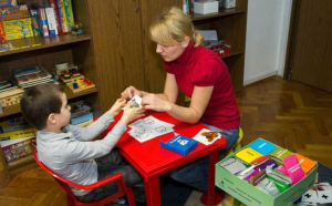  Serviciile de terapie pentru copiii cu autism vor fi decontate de Guvern