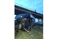 Un camion a căzut de pe un pod, la Brăila