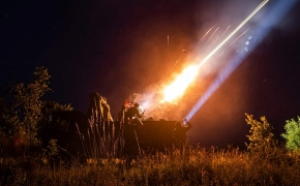 Începe Rusia propria 'contraofensivă'? Moscova transferă aproape 1.000 de rachete în Crimeea