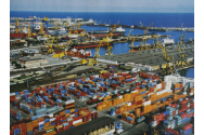22 de persoane au furat din vagoanele trenurilor de marfă garate în portul Constanţa peste 77 tone de cereale şi cărbune