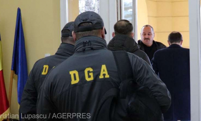 Funcționari publici implicați în fraudarea unor concursuri, Primarul de Botoșani, săltat de mascați