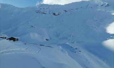 O avalanșă de mari dimensiuni a avut loc astăzi, la Bâlea Lac! Corturile turiștilor, îngropate în zăpadă! Avertismentul salvamontiştilor