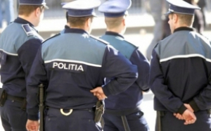 Poliţiştii din Suceava au făcut percheziţii care au vizat vânzarea de îmbrăcăminte şi încălţăminte contrafăcută