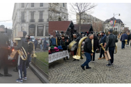 Fanfară amendată în centrul Iașiului. Polițiștii se confruntă cu un val de cerșetori din Republica Moldova