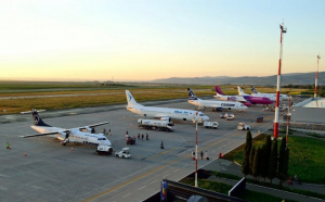 Aeroportul Iaşi se aşteaptă ca anul acesta să aibă un trafic de 2,6 milioane de pasageri / Creşterea va fi mai lentă decât anul trecut din cauza reviziilor avioanelor din flota Wizz Air