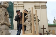 Ghinionistă, din prea multă dragoste: Statuia Julietei lui Shakespeare din Verona a fost deteriorată de mângâierile turiştilor. I-a apărut o gaură pe sân