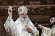 Patriarhului Daniel cere Guvernului mărirea salariilor preoților