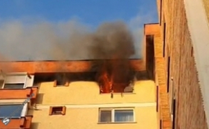 Un apartament din municipiul Piatra-Neamț a luat foc