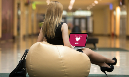 Cum au transformat site-urile de dating modul în care găsim dragostea