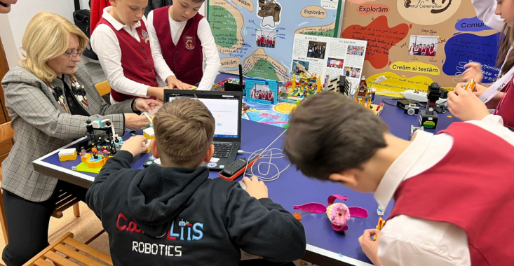 Șase copii de la Școala Carol I din Iași au dus joaca cu piesele Lego la un alt nivel