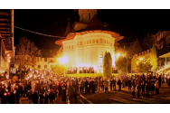 Trei sferturi dintre români vor lua lumină din biserică, de Paște