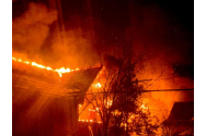 Casă distrusă de foc la Bacău