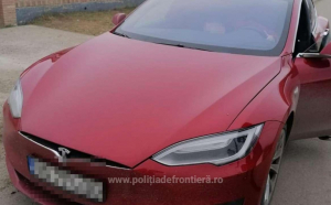 Autoturism Tesla căutat de autorităţile din Norvegia, descoperit de polițiștii de frontieră ieșeni