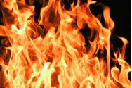 Patru maşini au luat foc într-o parcare din Craiova. Care a fost cauza