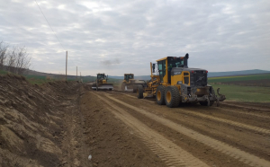Zece firme se bat pentru unul dintre cele 17 contracte de modernizare ale drumului Iași – Botoșani